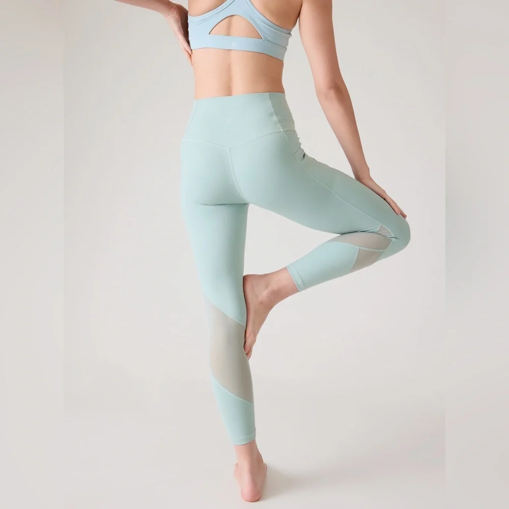 Athleta Salutation Stash High Rise‎ Mesh 7/8 Legging Dawn Blue XL